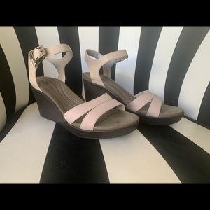 Crocs wedges. Women’s size 8. Colors are brown and cream.